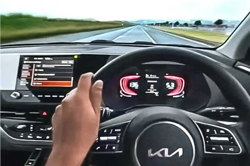 全新起亞Carens佳樂內飾諜照曝光 12月16日將亮相